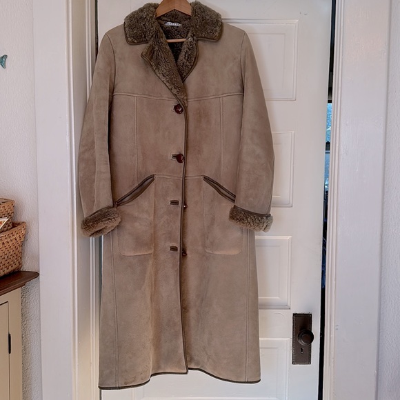 Fabulous British Shearling Coat Made by Nurseys - Picture 1 of 12